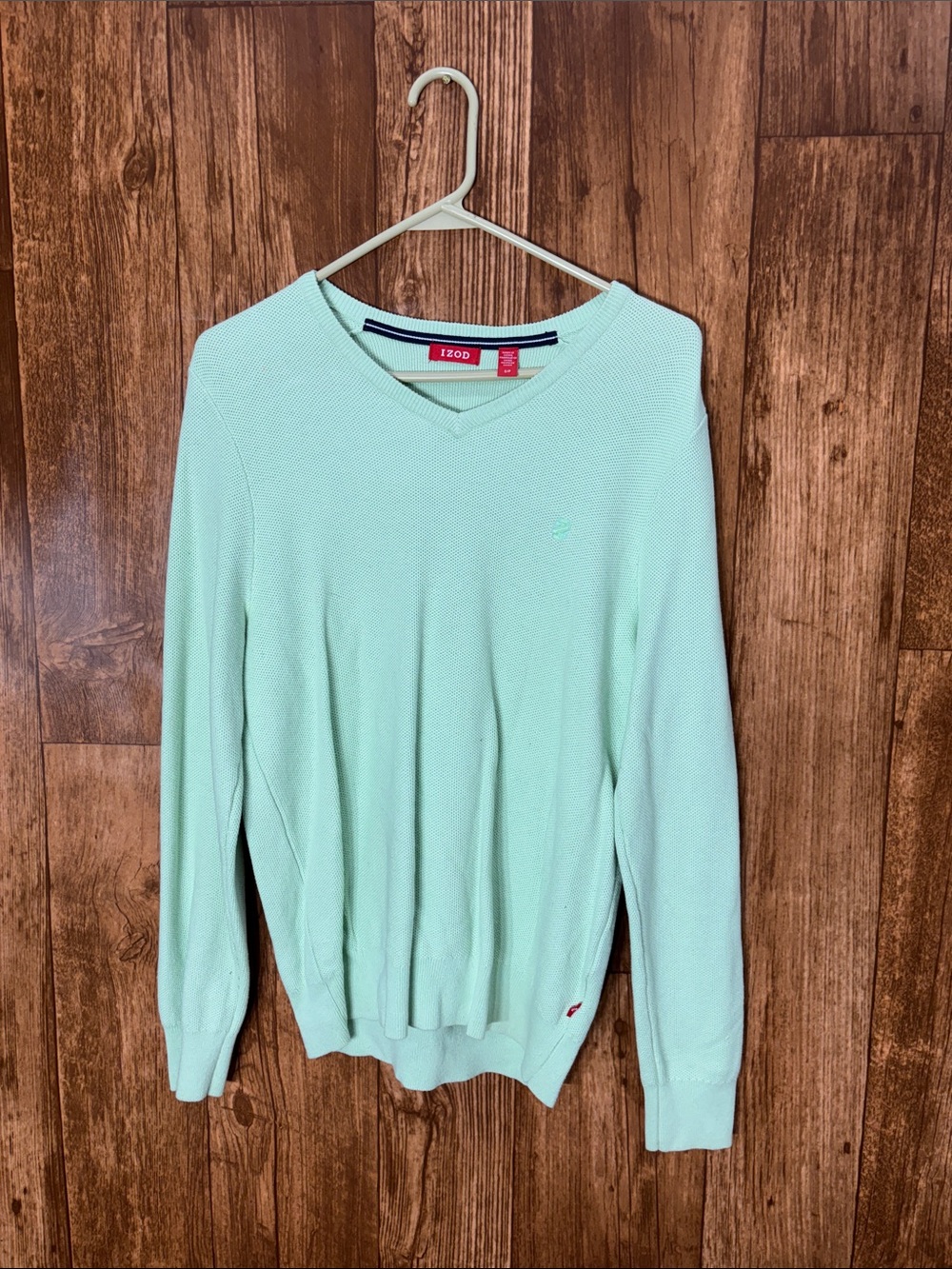 Izod Men's Mint Green V-Neck Sweater